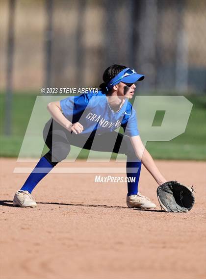 Thumbnail 1 in ThunderRidge vs. Grandview (CHSAA 5A First Round) photogallery.