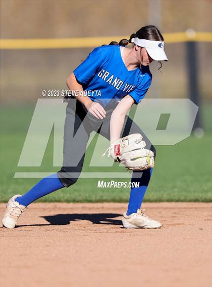 Thumbnail 2 in ThunderRidge vs. Grandview (CHSAA 5A First Round) photogallery.
