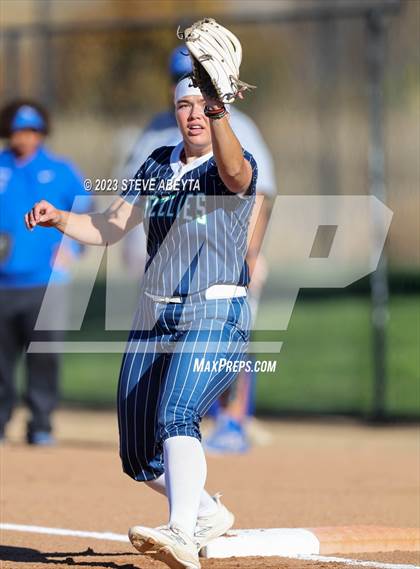 Thumbnail 2 in ThunderRidge vs. Grandview (CHSAA 5A First Round) photogallery.