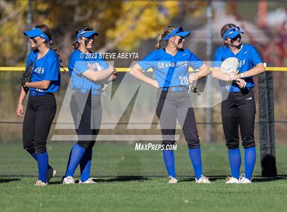 Thumbnail 2 in ThunderRidge vs. Grandview (CHSAA 5A First Round) photogallery.