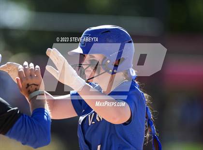 Thumbnail 2 in ThunderRidge vs. Grandview (CHSAA 5A First Round) photogallery.
