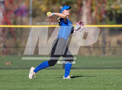 Thumbnail 2 in ThunderRidge vs. Grandview (CHSAA 5A First Round) photogallery.