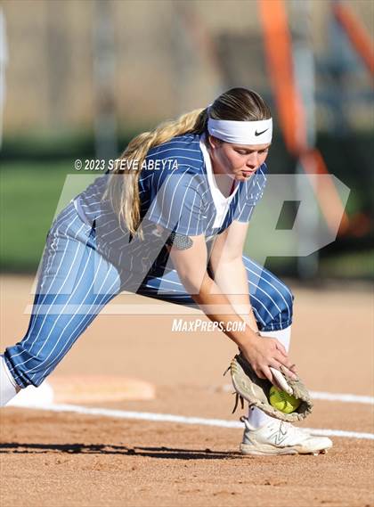 Thumbnail 1 in ThunderRidge vs. Grandview (CHSAA 5A First Round) photogallery.