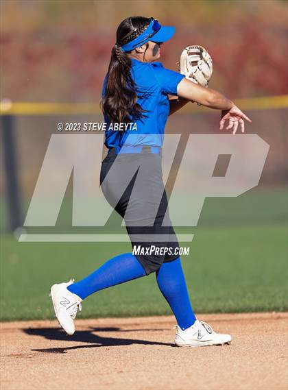Thumbnail 1 in ThunderRidge vs. Grandview (CHSAA 5A First Round) photogallery.