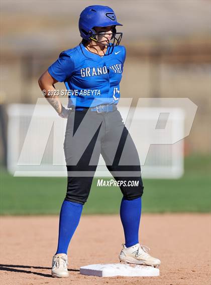Thumbnail 1 in ThunderRidge vs. Grandview (CHSAA 5A First Round) photogallery.