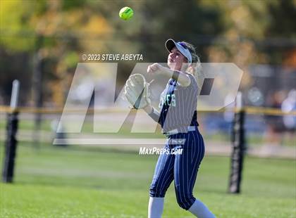 Thumbnail 1 in ThunderRidge vs. Grandview (CHSAA 5A First Round) photogallery.