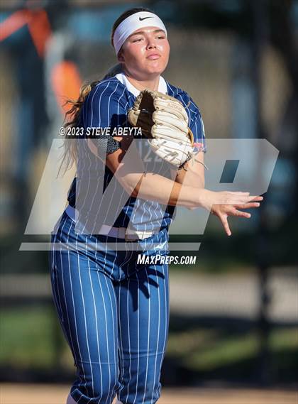 Thumbnail 2 in ThunderRidge vs. Grandview (CHSAA 5A First Round) photogallery.