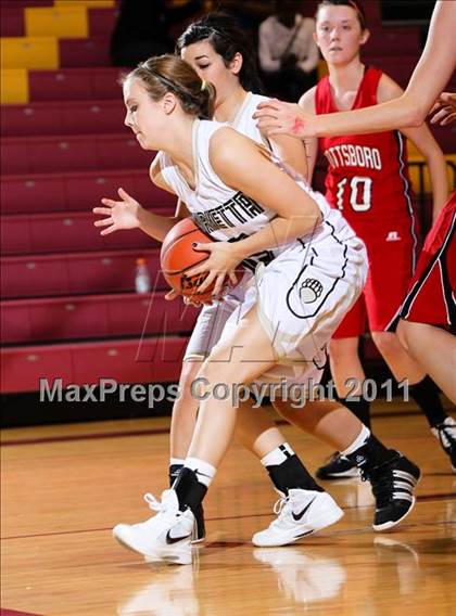 Thumbnail 3 in Pottsboro vs. Henrietta (Fantasy of Lights) photogallery.