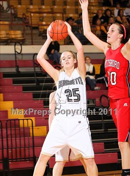 Thumbnail 1 in Pottsboro vs. Henrietta (Fantasy of Lights) photogallery.