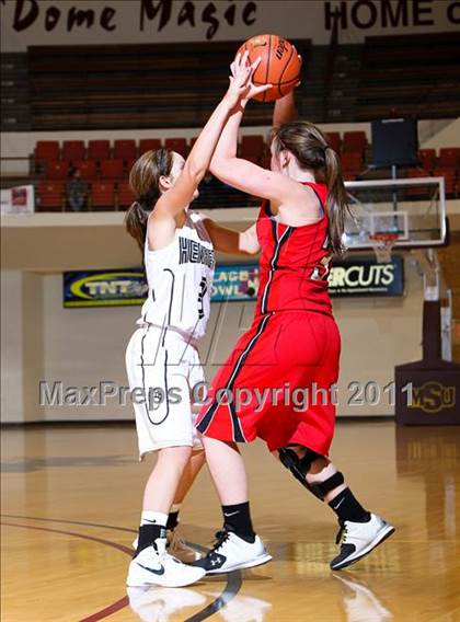 Thumbnail 2 in Pottsboro vs. Henrietta (Fantasy of Lights) photogallery.