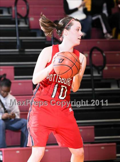 Thumbnail 1 in Pottsboro vs. Henrietta (Fantasy of Lights) photogallery.