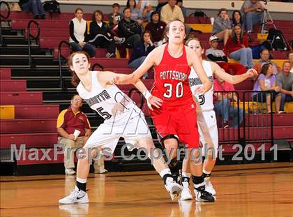 Thumbnail 1 in Pottsboro vs. Henrietta (Fantasy of Lights) photogallery.