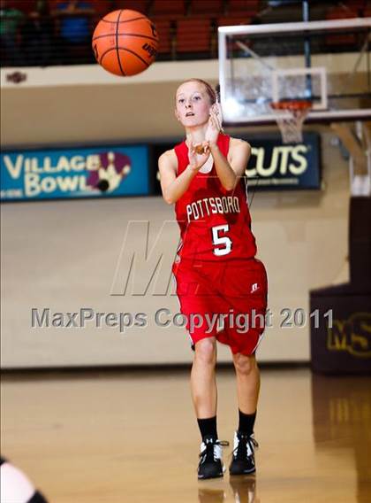 Thumbnail 2 in Pottsboro vs. Henrietta (Fantasy of Lights) photogallery.