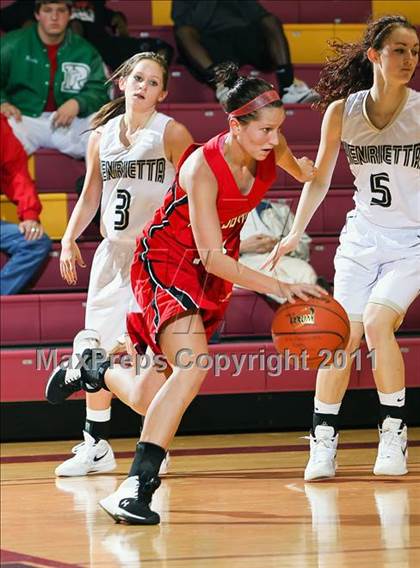 Thumbnail 1 in Pottsboro vs. Henrietta (Fantasy of Lights) photogallery.