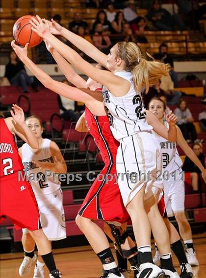 Thumbnail 3 in Pottsboro vs. Henrietta (Fantasy of Lights) photogallery.