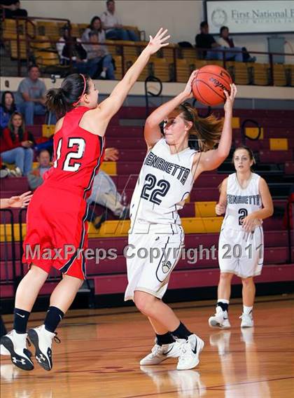 Thumbnail 3 in Pottsboro vs. Henrietta (Fantasy of Lights) photogallery.