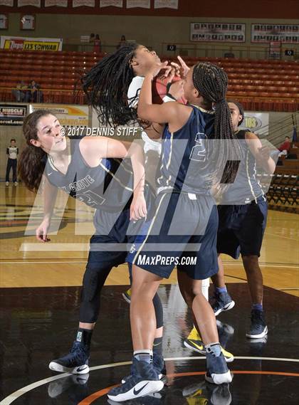 Thumbnail 3 in Vanden vs. Elk Grove (CIF SJS D2 Semifinal) photogallery.