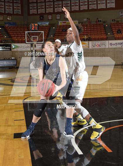 Thumbnail 3 in Vanden vs. Elk Grove (CIF SJS D2 Semifinal) photogallery.