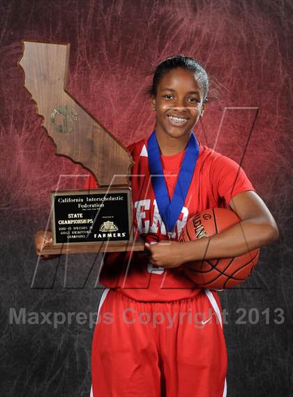 Thumbnail 2 in Serra (CIF State D4 Award Photos) photogallery.