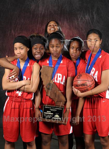Thumbnail 3 in Serra (CIF State D4 Award Photos) photogallery.