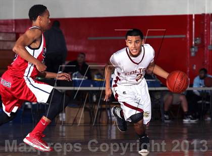 Thumbnail 2 in King vs Colton (MaxPreps Holiday Classic) photogallery.