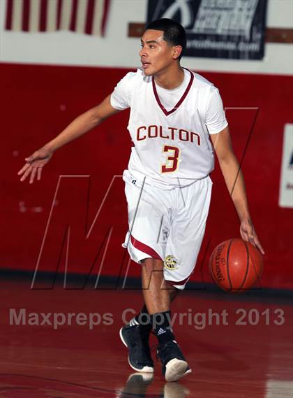 Thumbnail 1 in King vs Colton (MaxPreps Holiday Classic) photogallery.