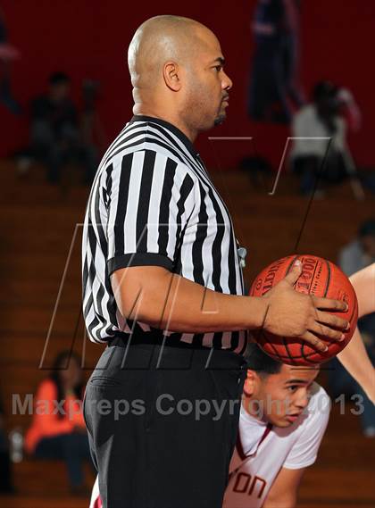 Thumbnail 3 in King vs Colton (MaxPreps Holiday Classic) photogallery.