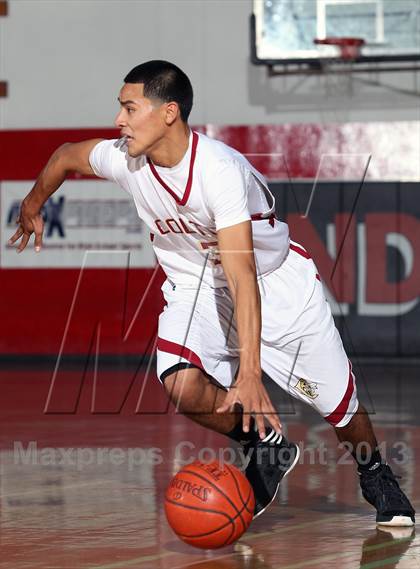 Thumbnail 2 in King vs Colton (MaxPreps Holiday Classic) photogallery.