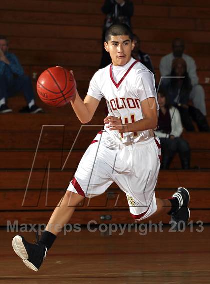 Thumbnail 1 in King vs Colton (MaxPreps Holiday Classic) photogallery.