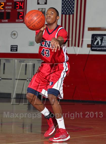 Thumbnail 2 in King vs Colton (MaxPreps Holiday Classic) photogallery.