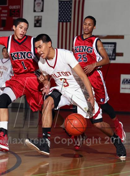 Thumbnail 2 in King vs Colton (MaxPreps Holiday Classic) photogallery.