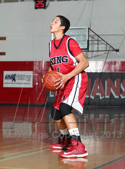 Thumbnail 2 in King vs Colton (MaxPreps Holiday Classic) photogallery.