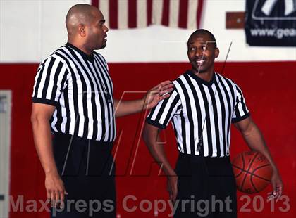 Thumbnail 1 in King vs Colton (MaxPreps Holiday Classic) photogallery.