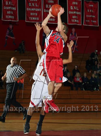 Thumbnail 2 in King vs Colton (MaxPreps Holiday Classic) photogallery.