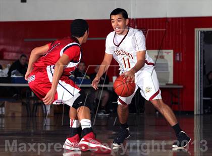 Thumbnail 3 in King vs Colton (MaxPreps Holiday Classic) photogallery.