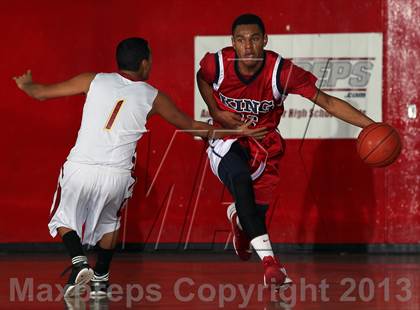 Thumbnail 3 in King vs Colton (MaxPreps Holiday Classic) photogallery.
