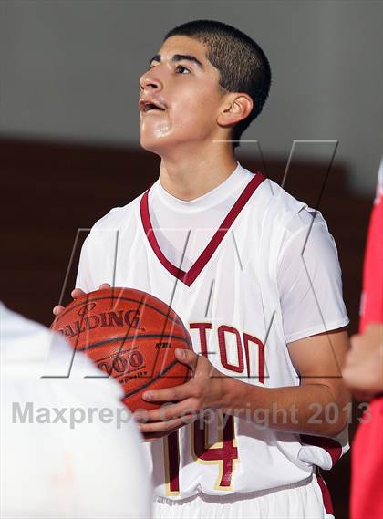 Thumbnail 2 in King vs Colton (MaxPreps Holiday Classic) photogallery.