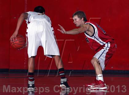 Thumbnail 1 in King vs Colton (MaxPreps Holiday Classic) photogallery.