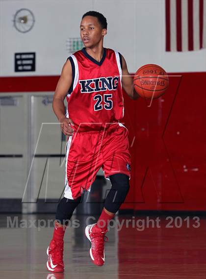 Thumbnail 1 in King vs Colton (MaxPreps Holiday Classic) photogallery.