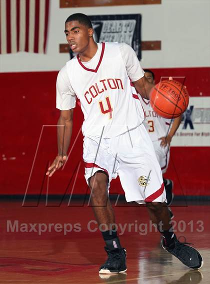 Thumbnail 1 in King vs Colton (MaxPreps Holiday Classic) photogallery.