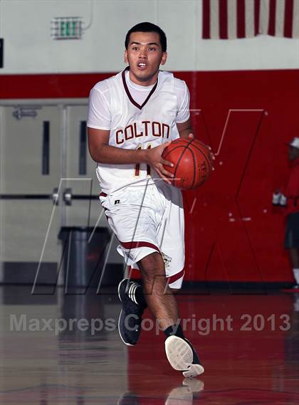 Thumbnail 2 in King vs Colton (MaxPreps Holiday Classic) photogallery.