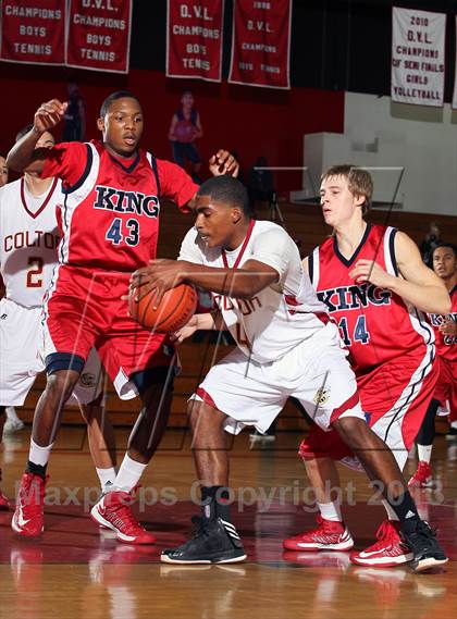 Thumbnail 1 in King vs Colton (MaxPreps Holiday Classic) photogallery.