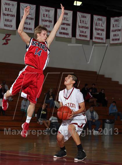 Thumbnail 3 in King vs Colton (MaxPreps Holiday Classic) photogallery.