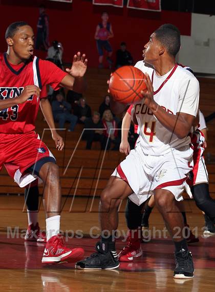Thumbnail 3 in King vs Colton (MaxPreps Holiday Classic) photogallery.