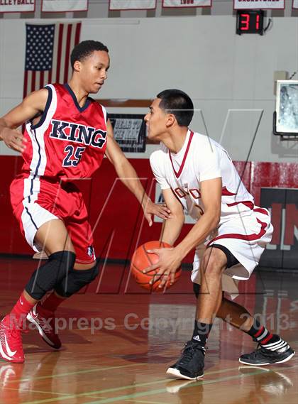 Thumbnail 2 in King vs Colton (MaxPreps Holiday Classic) photogallery.