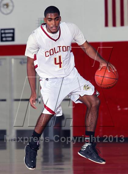 Thumbnail 2 in King vs Colton (MaxPreps Holiday Classic) photogallery.