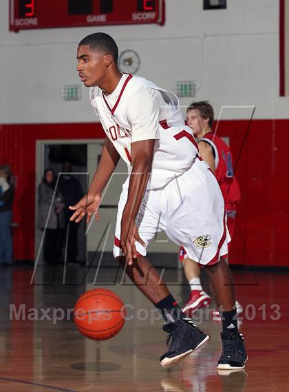 Thumbnail 2 in King vs Colton (MaxPreps Holiday Classic) photogallery.
