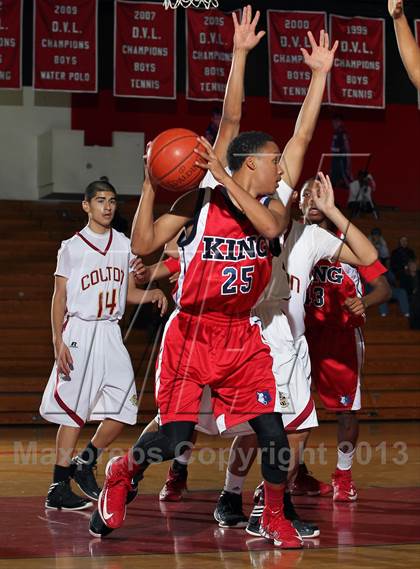 Thumbnail 2 in King vs Colton (MaxPreps Holiday Classic) photogallery.