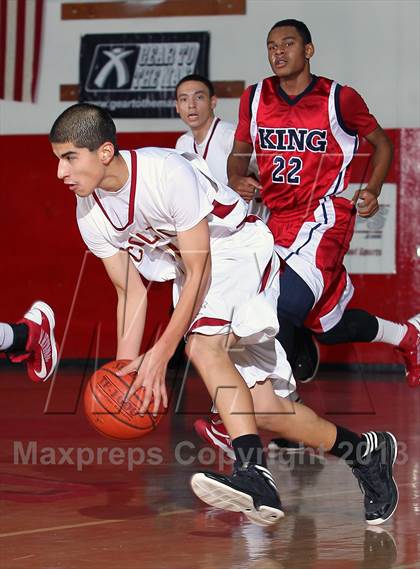Thumbnail 3 in King vs Colton (MaxPreps Holiday Classic) photogallery.