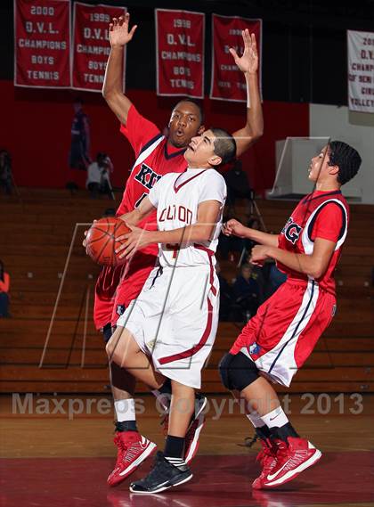 Thumbnail 1 in King vs Colton (MaxPreps Holiday Classic) photogallery.